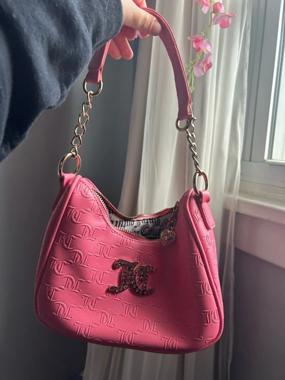 Unknown Brand Pink Shoulder Bag with Decorative Logo - Picture 4 of 5